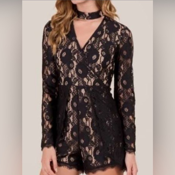 Francesca’s Black Lace Long Sleeve V-Neck Romper Size Small - Picture 3 of 5